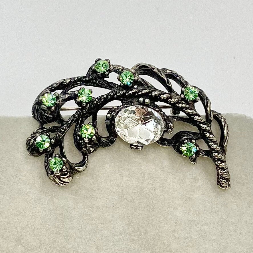 Vintage 1970’s - 1980’s Daisy Brooch Uranium Crystal Leaf Brooch with a Clear Crystal Centre UV Reactive Glowing Jewellery TheGreenGlassGemShop