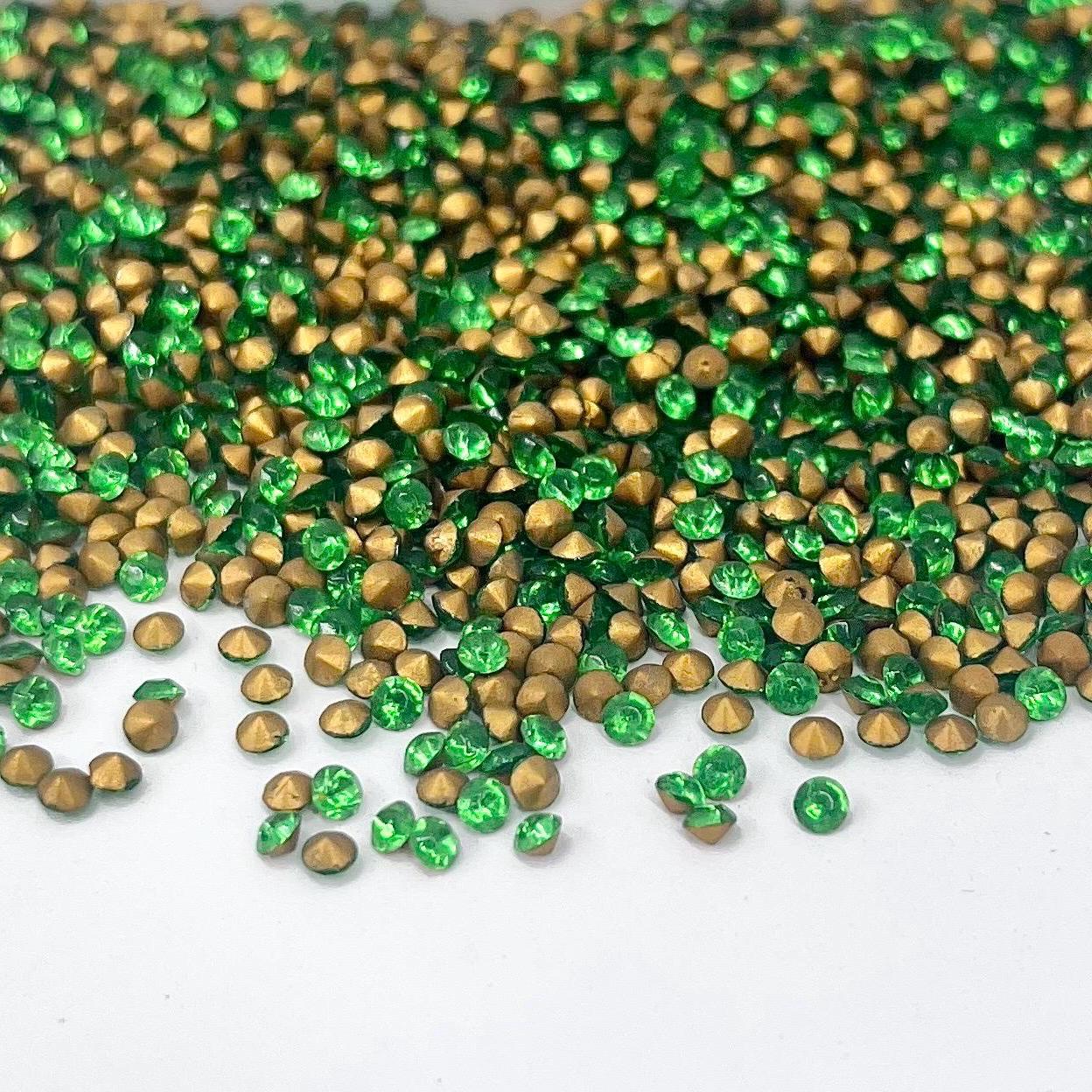 50 x Vintage SS9 Emerald Green Glass Chaton Cabochons Czech Rhinestones 2.60-2.70mm - for jewellery making & crafts - TB17 TheGreenGlassGemShop