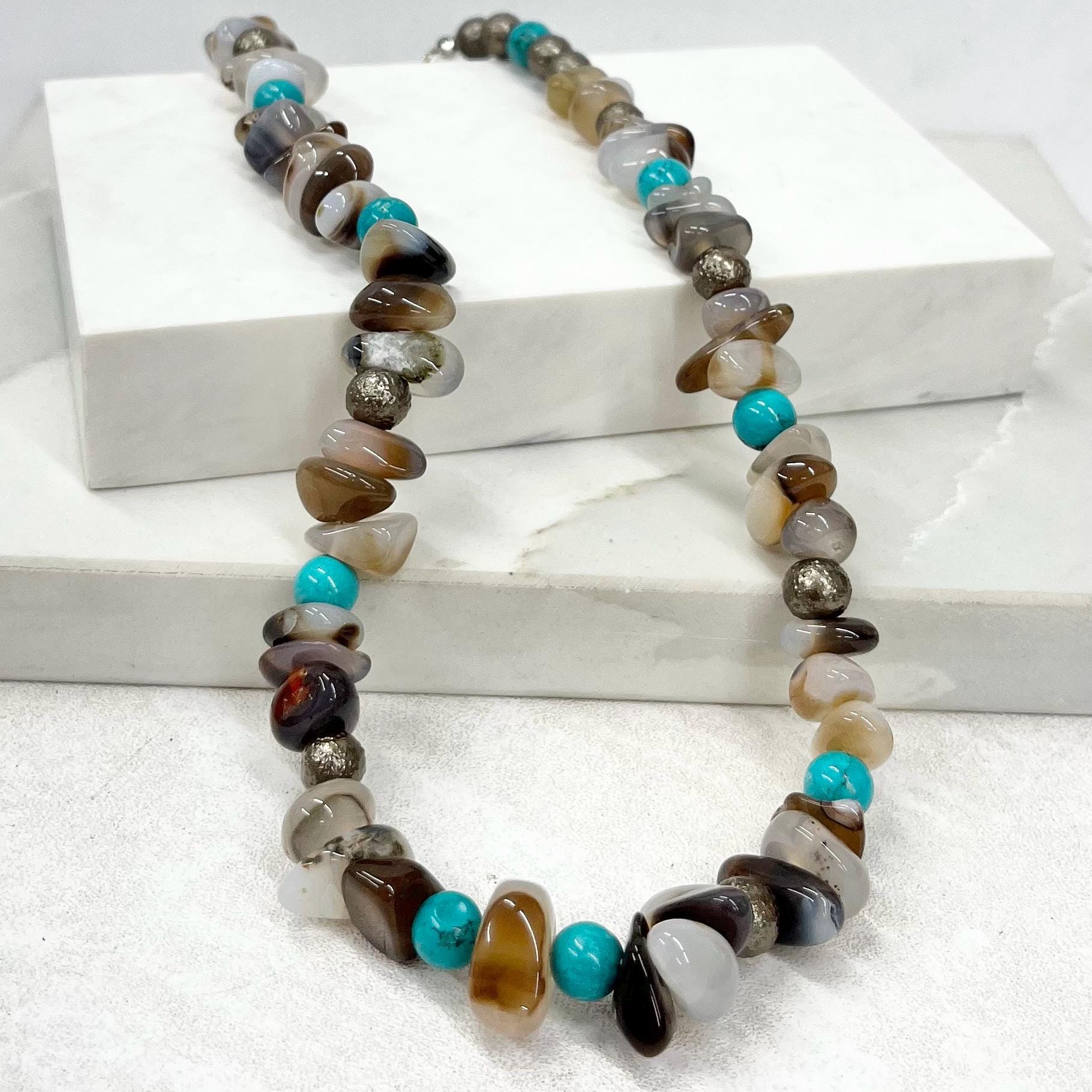 MHandmade Semi Precious Polished Agate Gemstone Beaded Necklace with Turquoise Accents 20” Long MillyOliverVintage