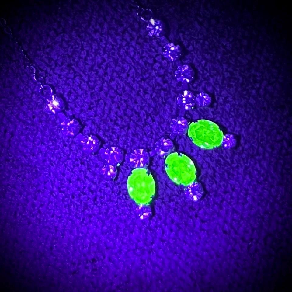 Vintage Green Uranium Glass Crystal Trio Drop Necklace Silver Tone Metal UV Reactive Glow MillyOliverVintage