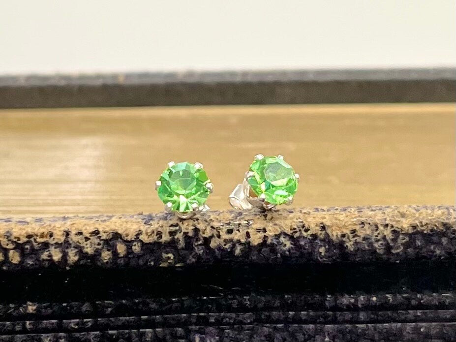 Sterling Silver Uranium Glass Round Cut Crystal Stud Earrings 4.5mm with a UV Reactive Glow UV Jewellery MillyOliverVintage