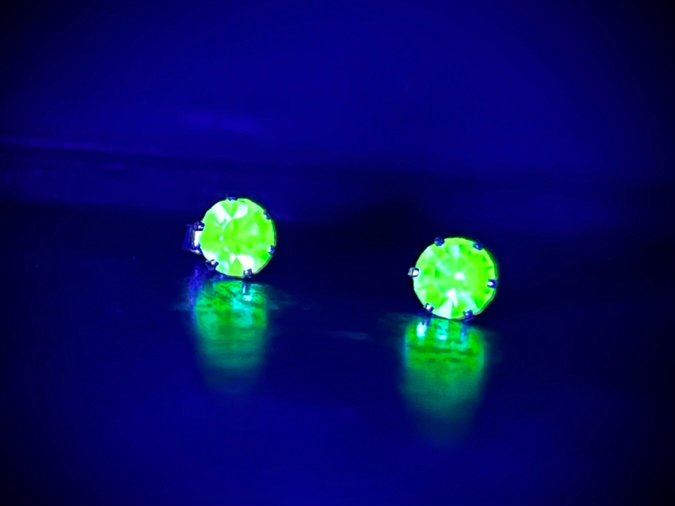 Sterling Silver Uranium Glass Round Cut Crystal Stud Earrings 4.5mm with a UV Reactive Glow UV Jewellery MillyOliverVintage