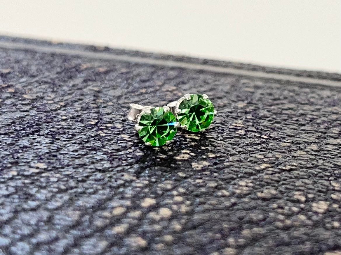 Sterling Silver Uranium Glass Round Cut Crystal Stud Earrings 4.5mm with a UV Reactive Glow UV Jewellery MillyOliverVintage
