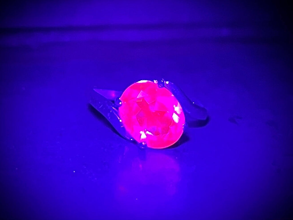 Sterling Silver Cobalt Blue Synthetic Spinel Oval Cut Crystal Twist Ring with a UV Reactive Pink Glow UV Jewellery Size K 1/2 TheGreenGlassGemShop