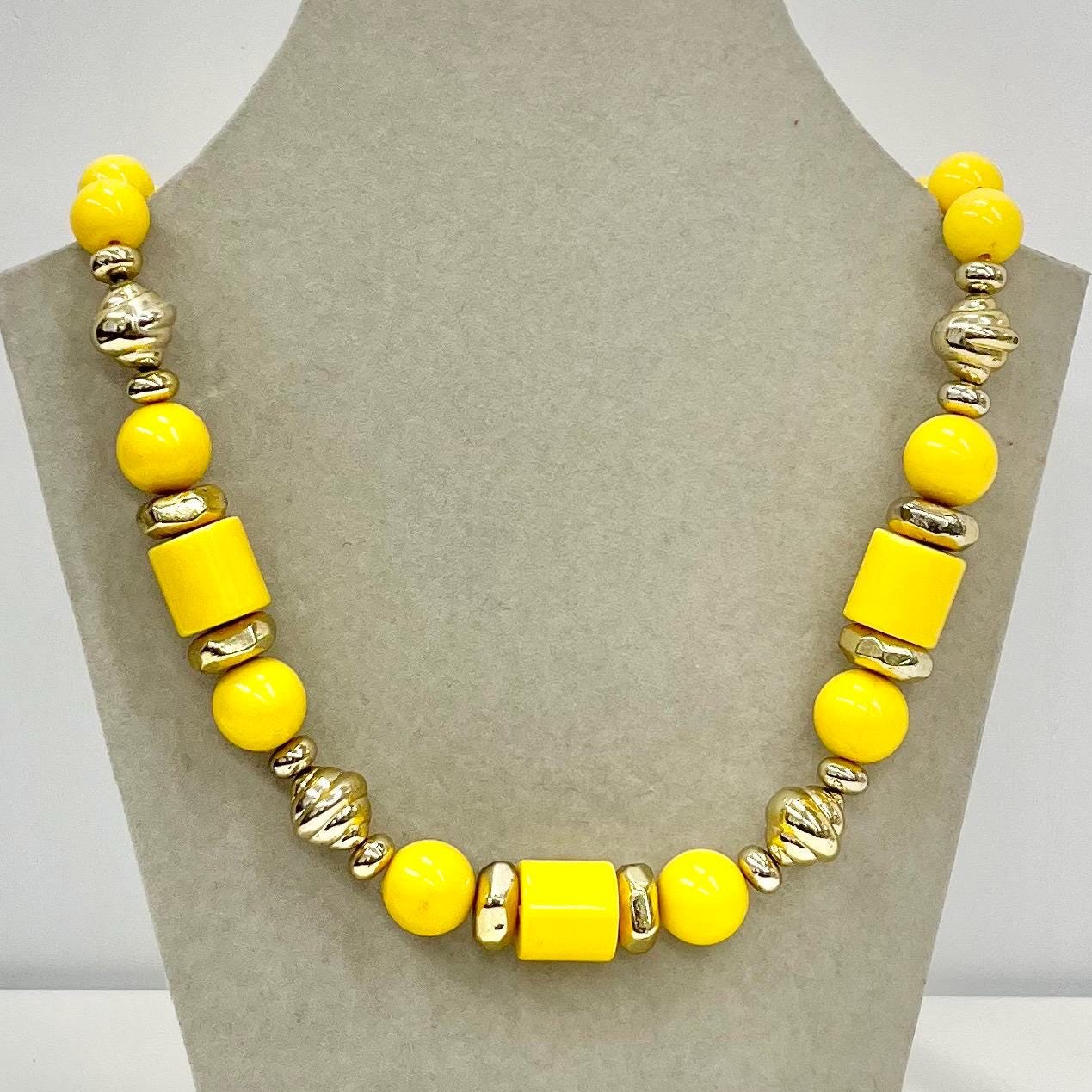 Vintage Bright Yellow & Gold Tond Acrylic / Lucite / Plastic Barrel Bead Necklace 20” Long Chunky Beads TheGreenGlassGemShop