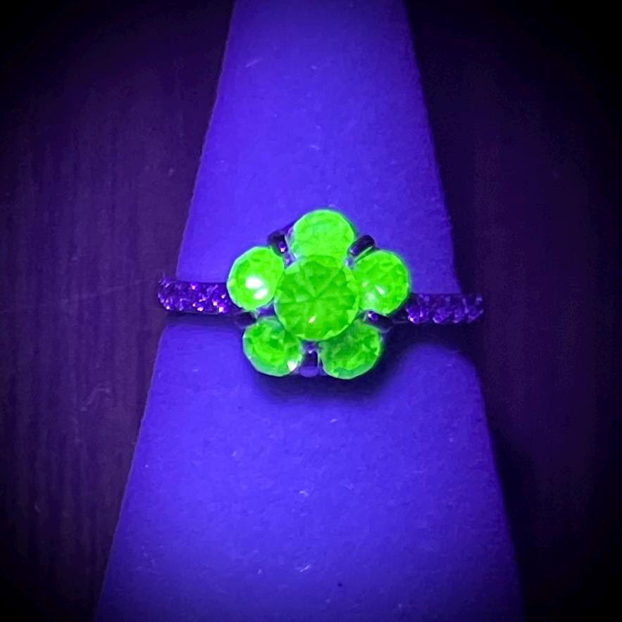 Sterling Silver Green Uranium Glass Crystal Flower Dress Ring with a UV Reactive Glow UV Jewellery Size uk L 1/2 is 6 1/4 TheGreenGlassGemShop