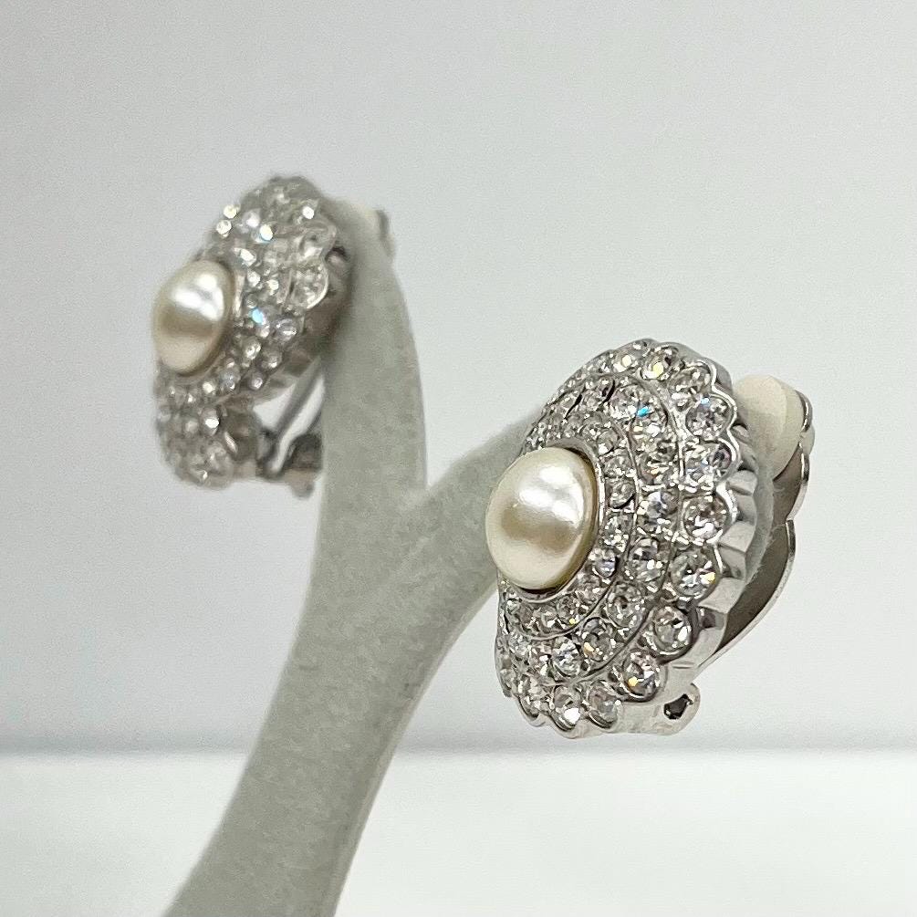 Stunning Vintage Clear Crystal Silver Tone Shell Shaped Clip On Earrings with Glass Pearl Centers Excellent Quality TheGreenGlassGemShop