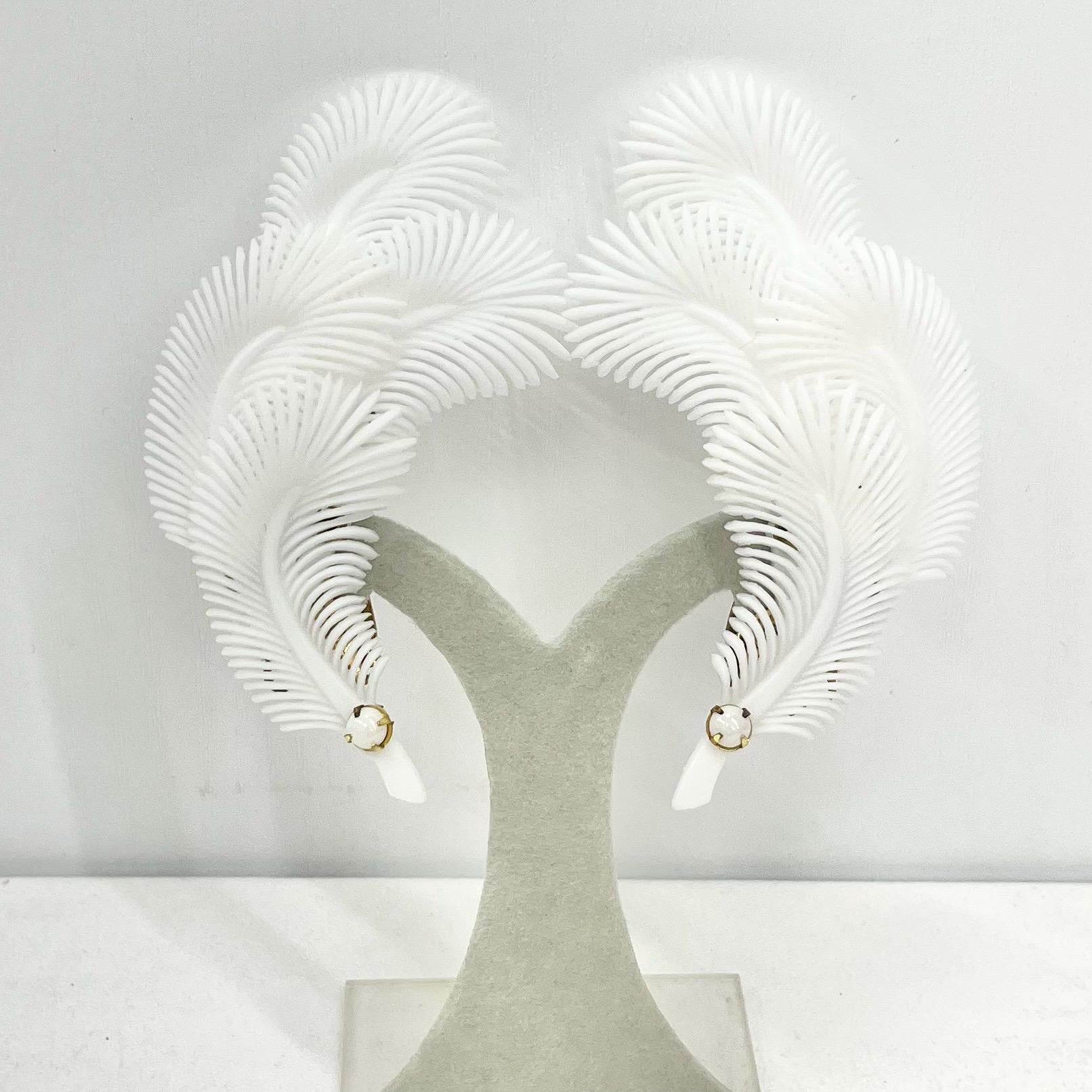 Vintage White Plastic Four Feather Clip On Earrings 1980’s - 1990’s Light Weight Statement Earrings TheGreenGlassGemShop