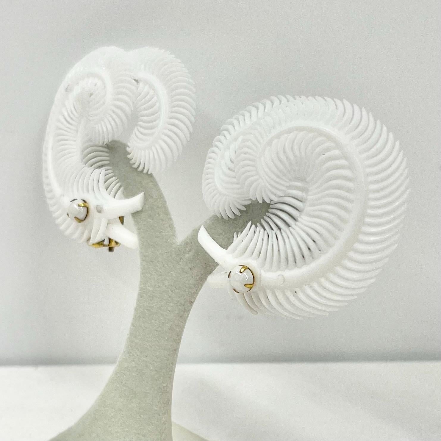 Vintage White Plastic Two Feather Curled Clip On Earrings 1980’s - 1990’s Light Weight Statement Earrings TheGreenGlassGemShop