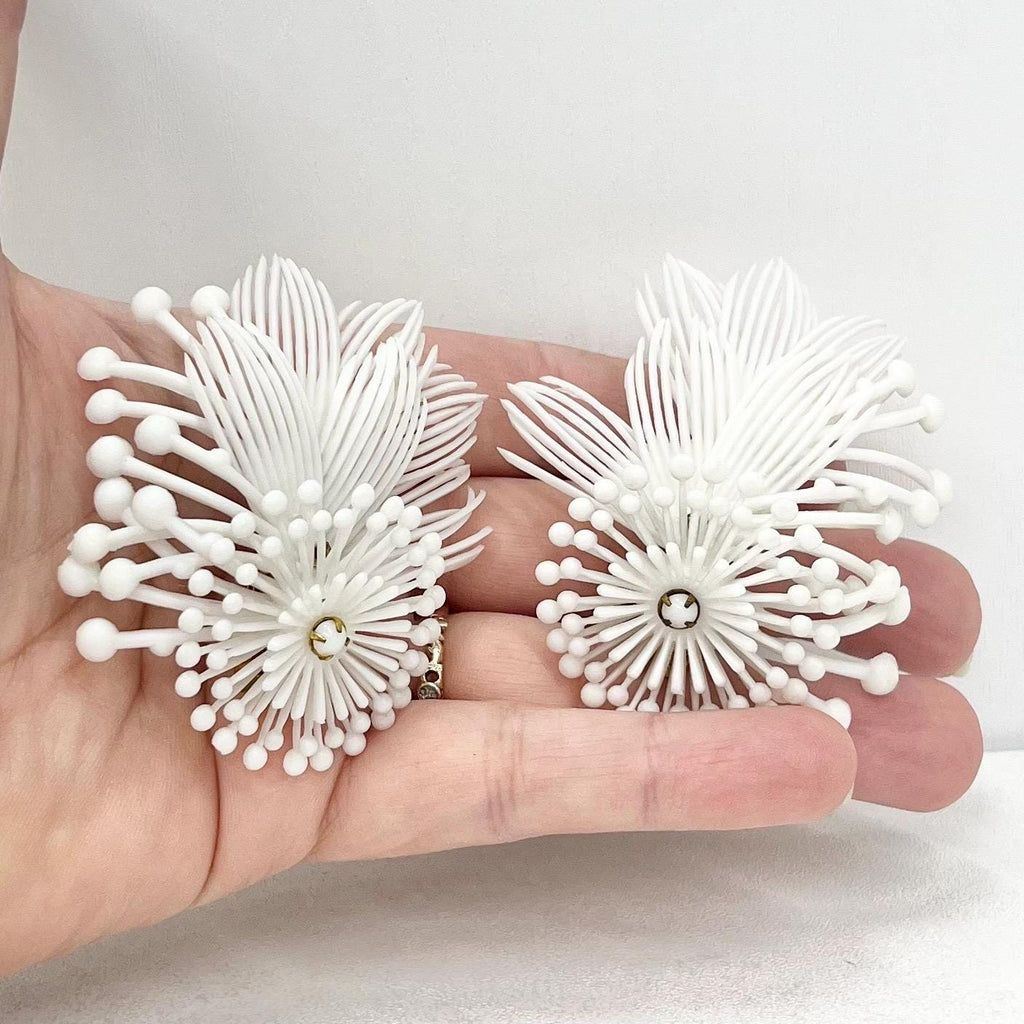 Vintage Large White Plastic Flower Feathered Clip On Earrings 1980’s - 1990’s Light Weight Statement Earrings TheGreenGlassGemShop