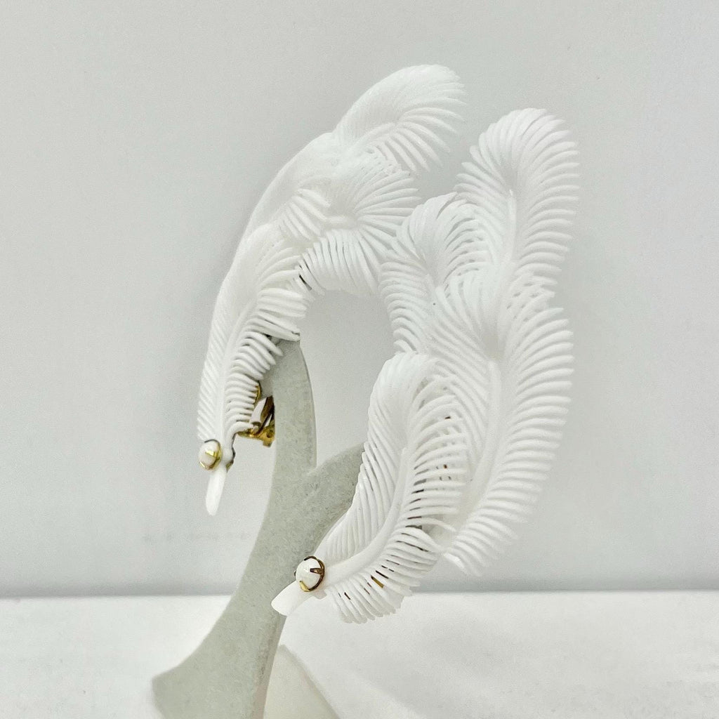 Vintage White Plastic Four Feather Clip On Earrings 1980’s - 1990’s Light Weight Statement Earrings TheGreenGlassGemShop