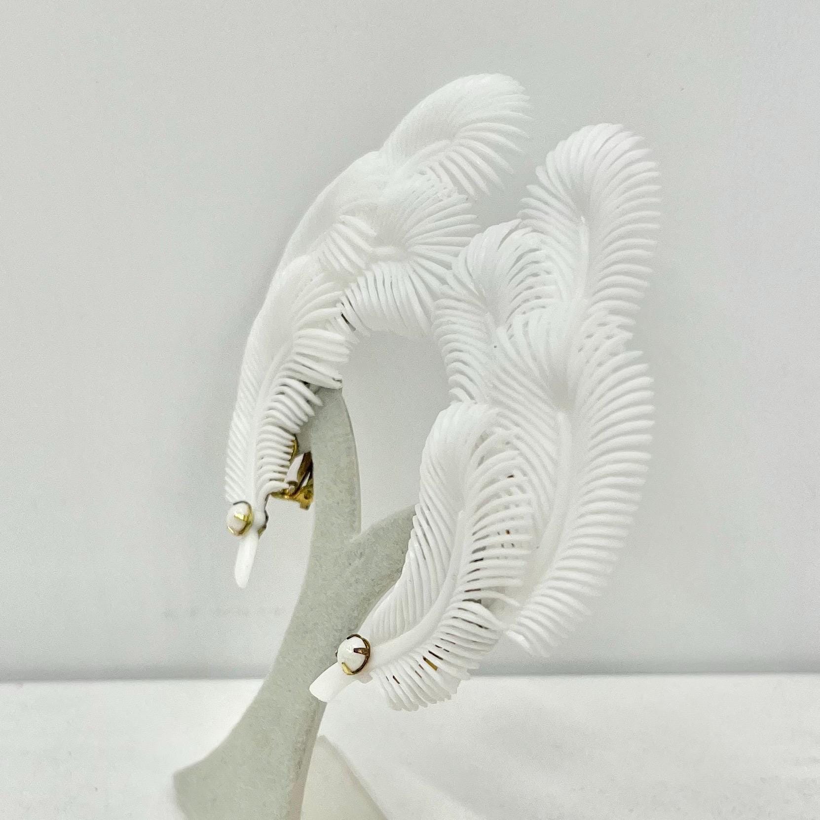 Vintage White Plastic Four Feather Clip On Earrings 1980’s - 1990’s Light Weight Statement Earrings TheGreenGlassGemShop
