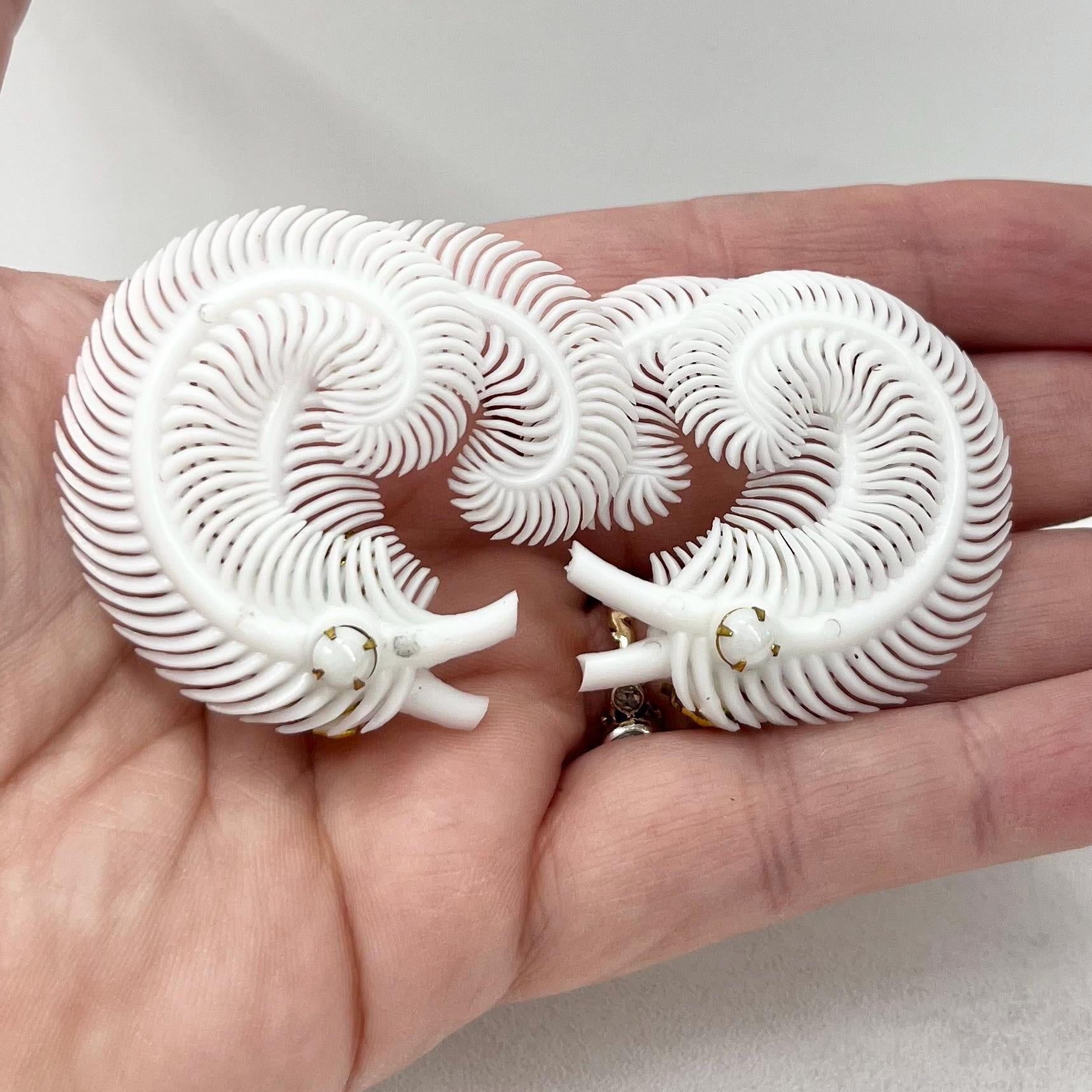Vintage White Plastic Two Feather Curled Clip On Earrings 1980’s - 1990’s Light Weight Statement Earrings TheGreenGlassGemShop