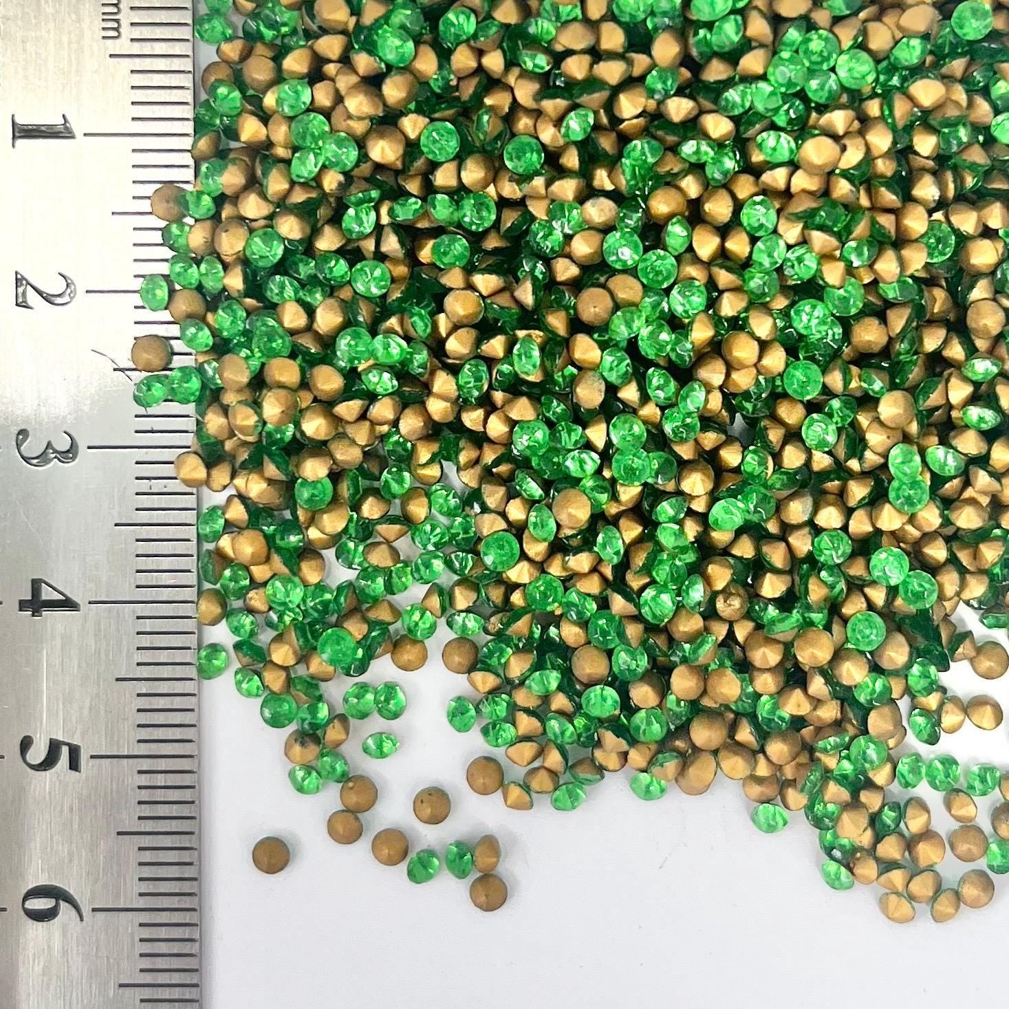 50 x Vintage SS9 Emerald Green Glass Chaton Cabochons Czech Rhinestones 2.60-2.70mm - for jewellery making & crafts - TB17 TheGreenGlassGemShop