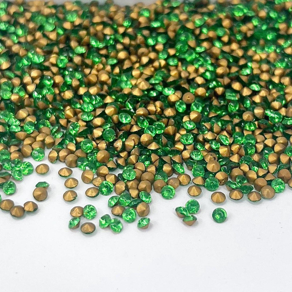 50 x Vintage SS9 Emerald Green Glass Chaton Cabochons Czech Rhinestones 2.60-2.70mm - for jewellery making & crafts - TB17 TheGreenGlassGemShop