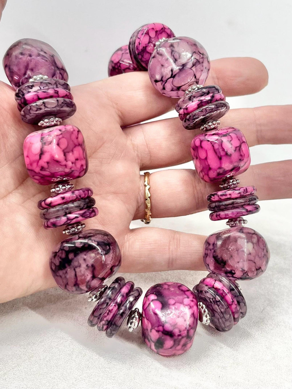 Vintage Chunky Marbled Fuchsia Pink Beaded Acrylic Bead Necklace Statement Jewellery 18” with a 3” Extender Chain MillyOliverVintage