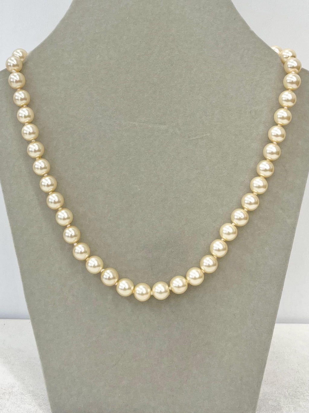 Vintage Handmade 16.5” Cream Glass Pearl Bead Hand Knotted Necklace MillyOliverVintage