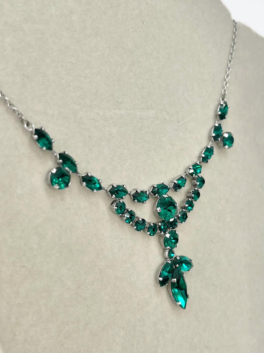 Vintage Silver Tone Emerald Green Paste Crystal Drop Necklace Beautifully Sparkling MillyOliverVintage