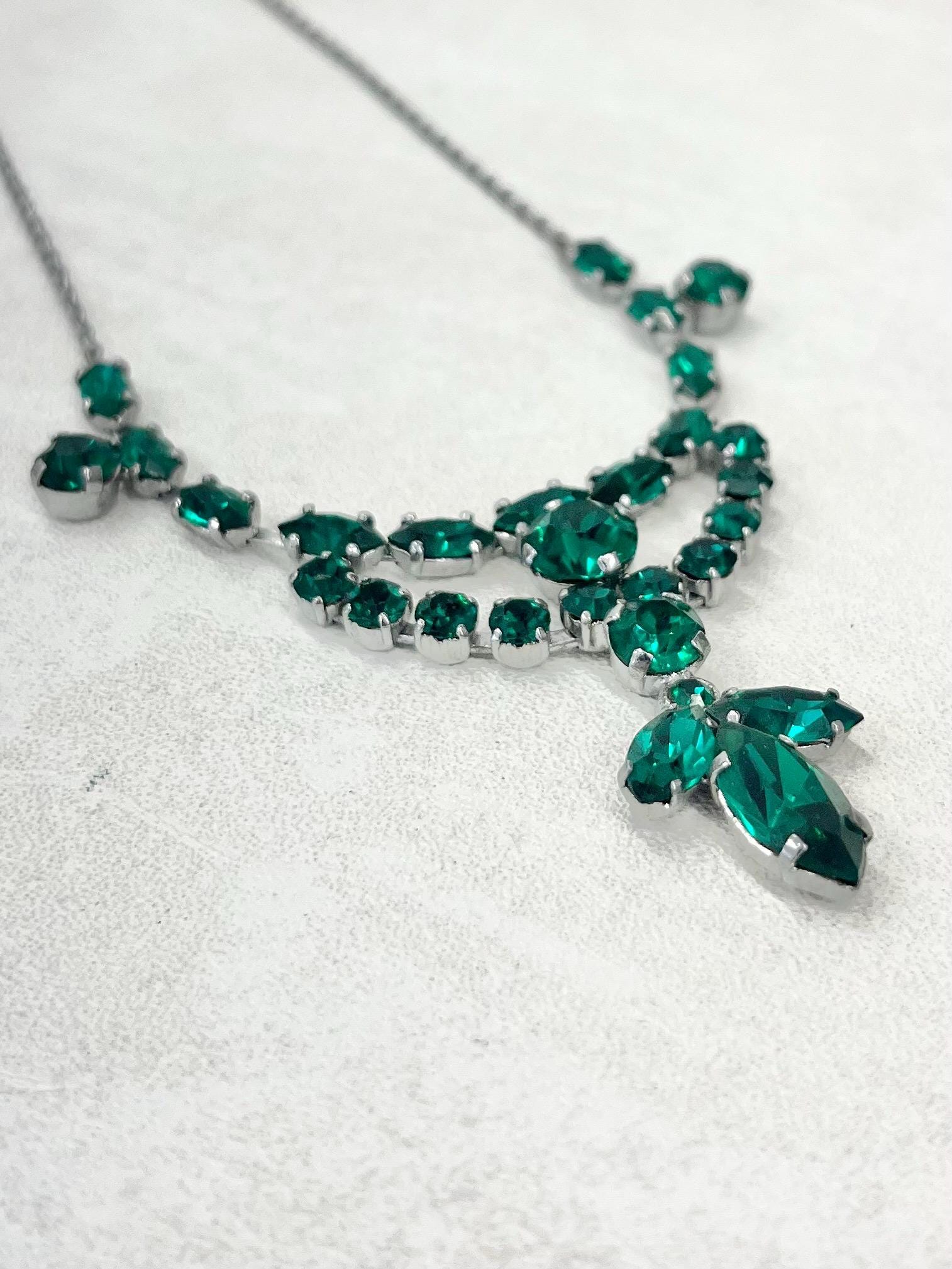 Vintage Silver Tone Emerald Green Paste Crystal Drop Necklace Beautifully Sparkling MillyOliverVintage