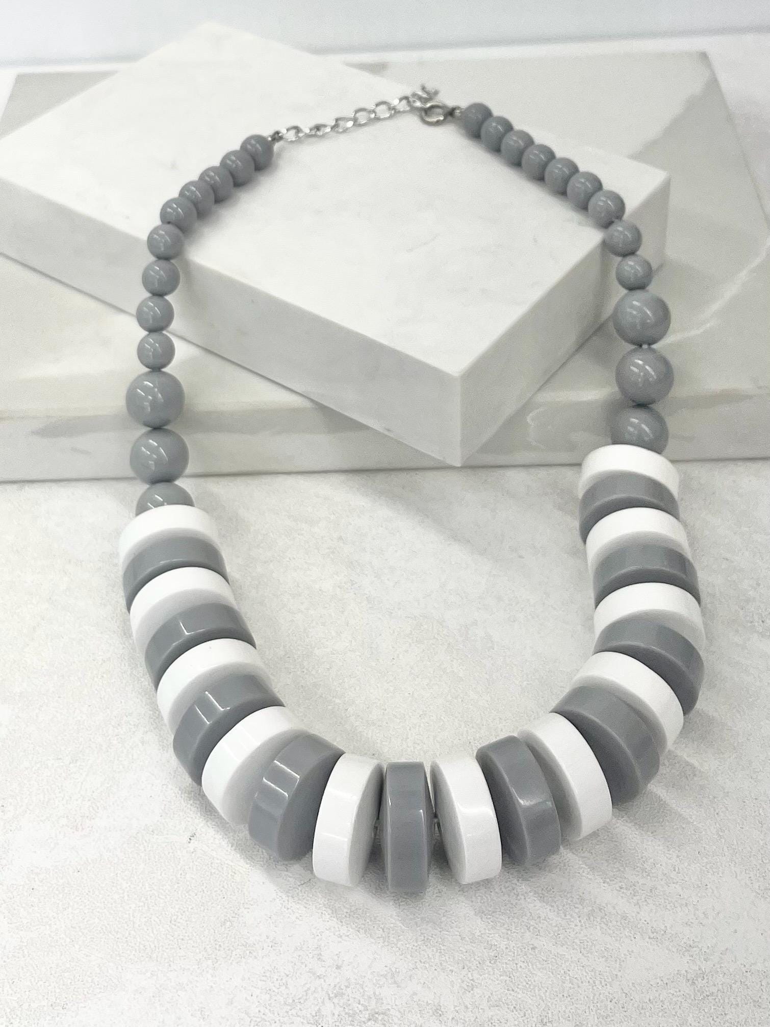 Vintage Grey & White Acrylic / Plastic Chunky Disc Bead Necklace 17” Long with a 3” Extender Chain MillyOliverVintage