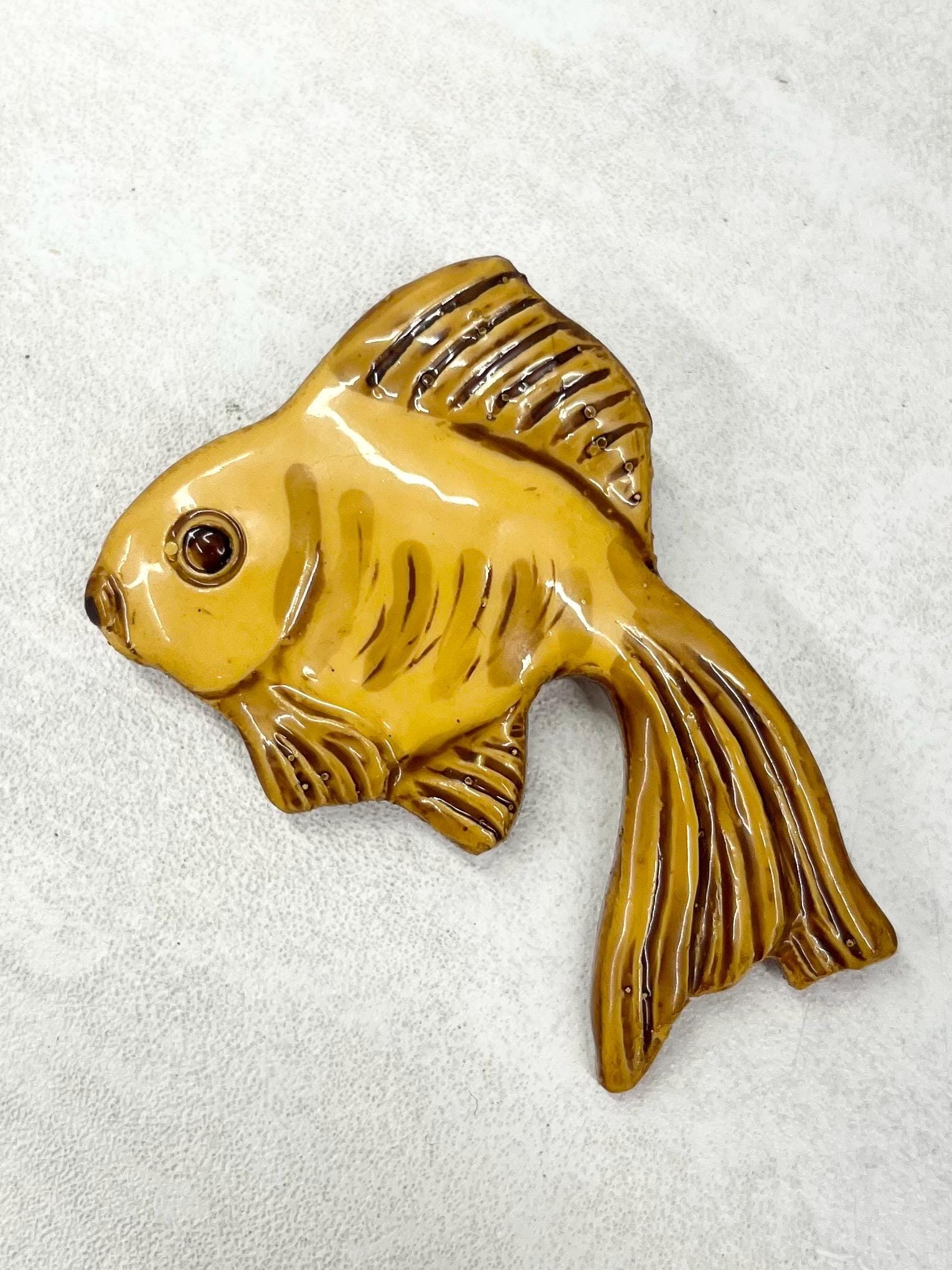 Vintage 1940’s 1950’s Yellow Acrylic / Plastic Fancy Goldfish Brooch MillyOliverVintage