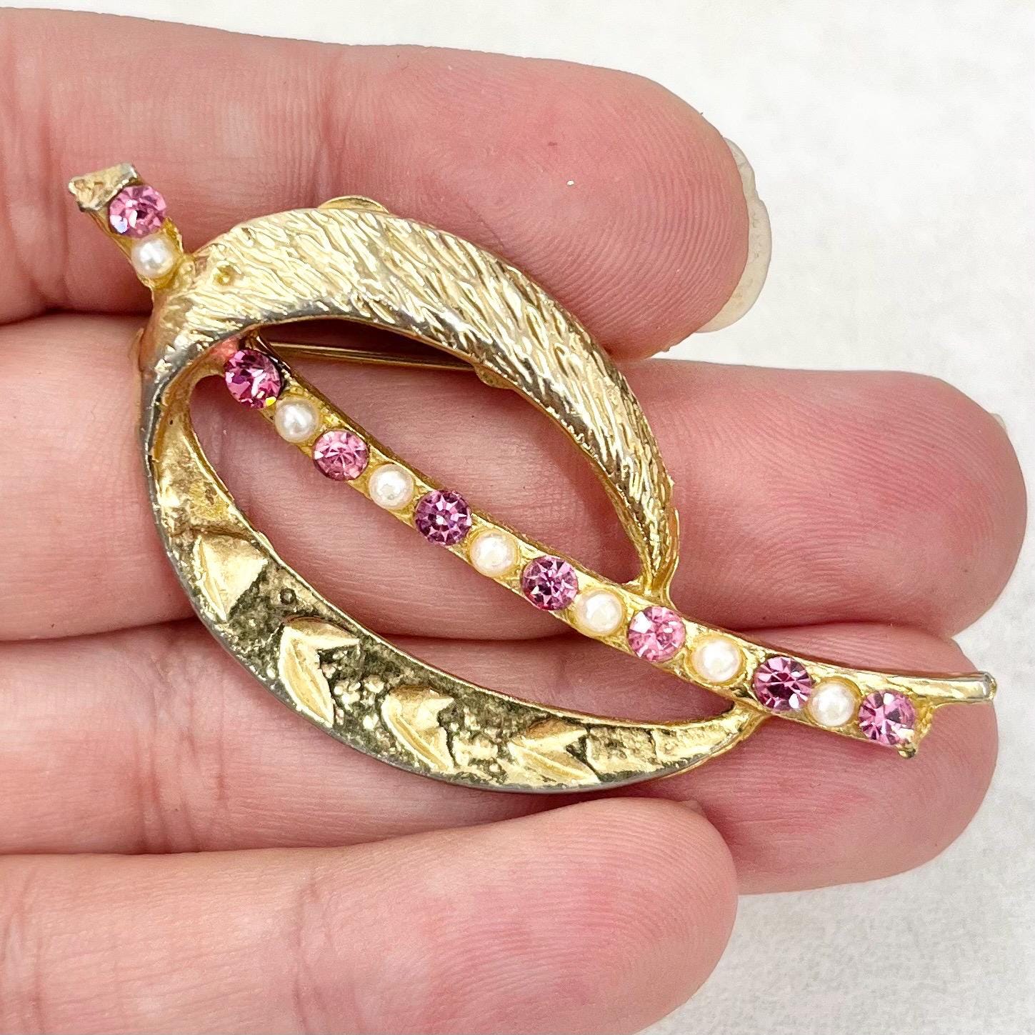 Vintage Gold Tone Brooch with Pink Crystals & Faux Pearls MillyOliverVintage