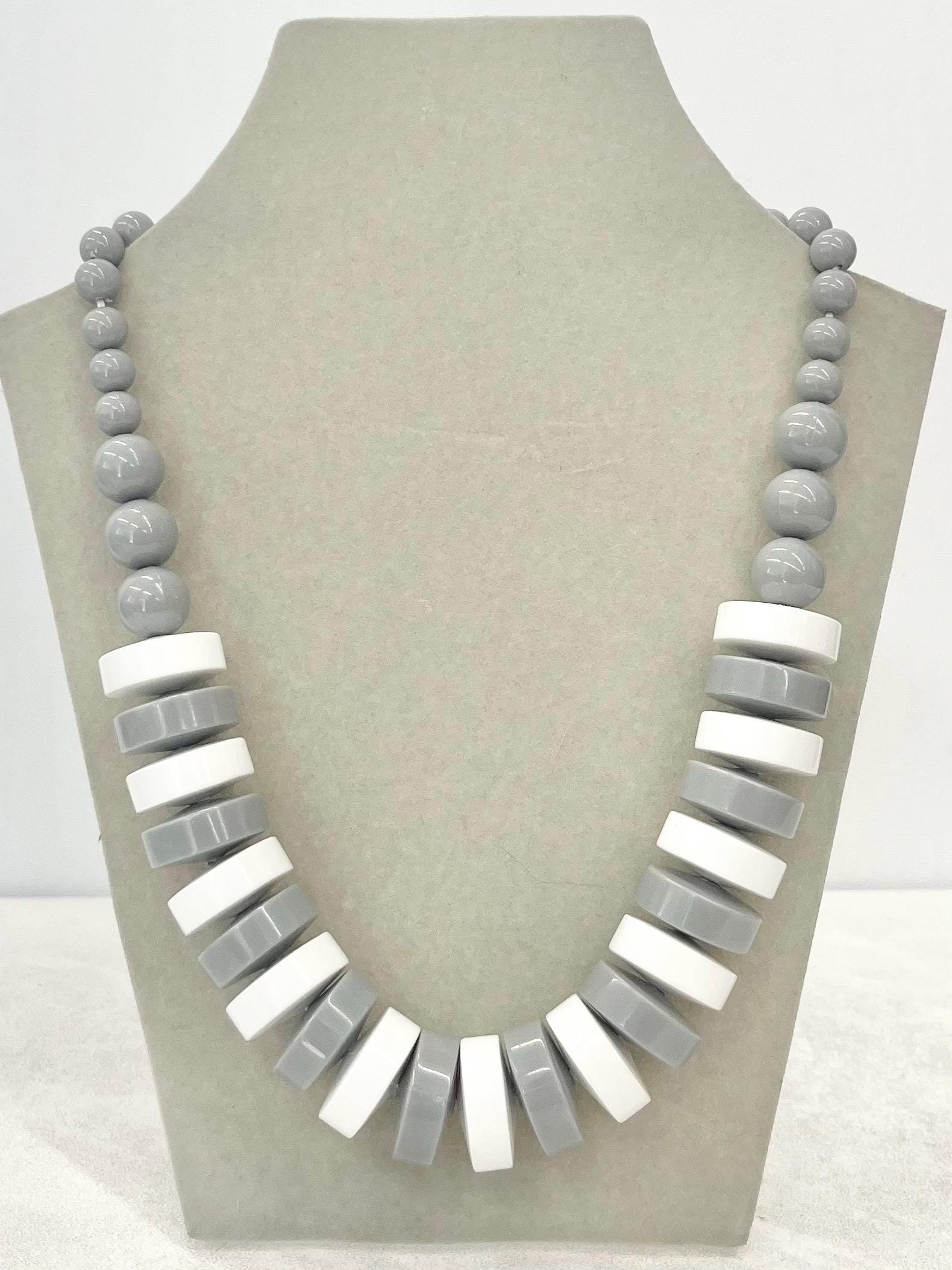 Vintage Grey & White Acrylic / Plastic Chunky Disc Bead Necklace 17” Long with a 3” Extender Chain MillyOliverVintage