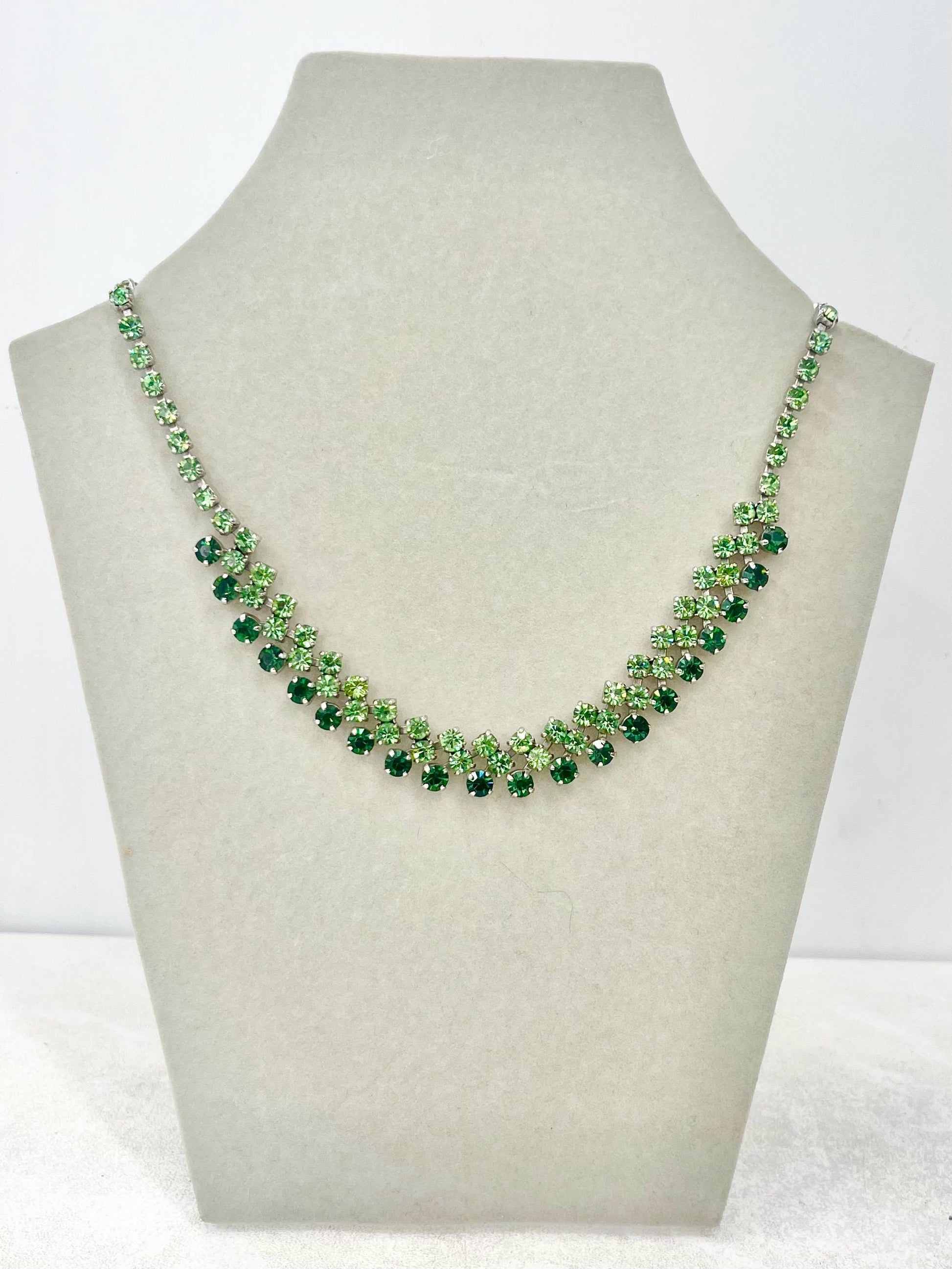 Vintage Silver Tone Peridot & Emerald Green Diamante Crystal Paste Necklace 1960’s Beautiful Sparkles 15.5” Long MillyOliverVintage