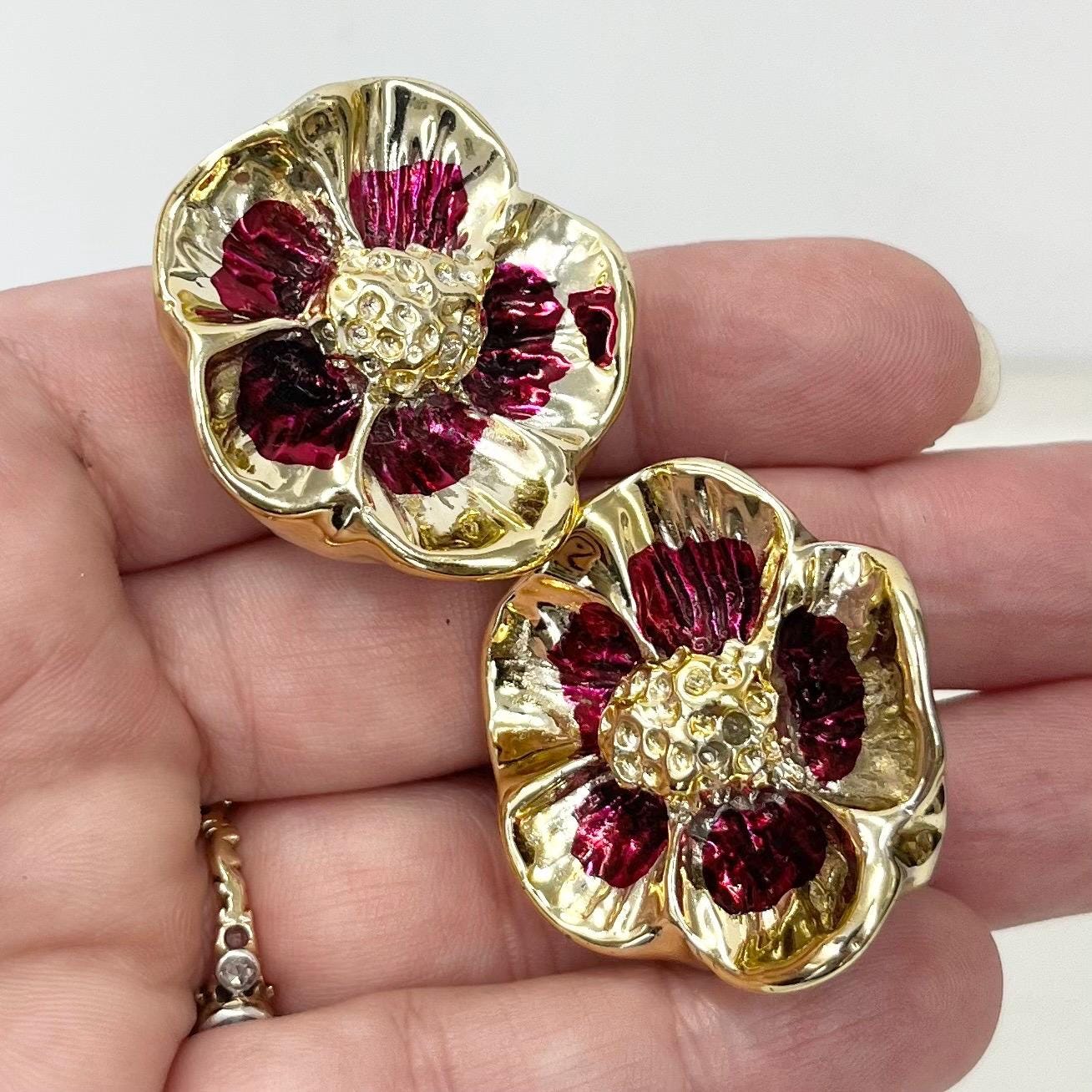 Vintage Chunky Fuchsia & Gold Tone Pansy Flower Statement Clip On Earrings 1980’s - 1990’s MillyOliverVintage