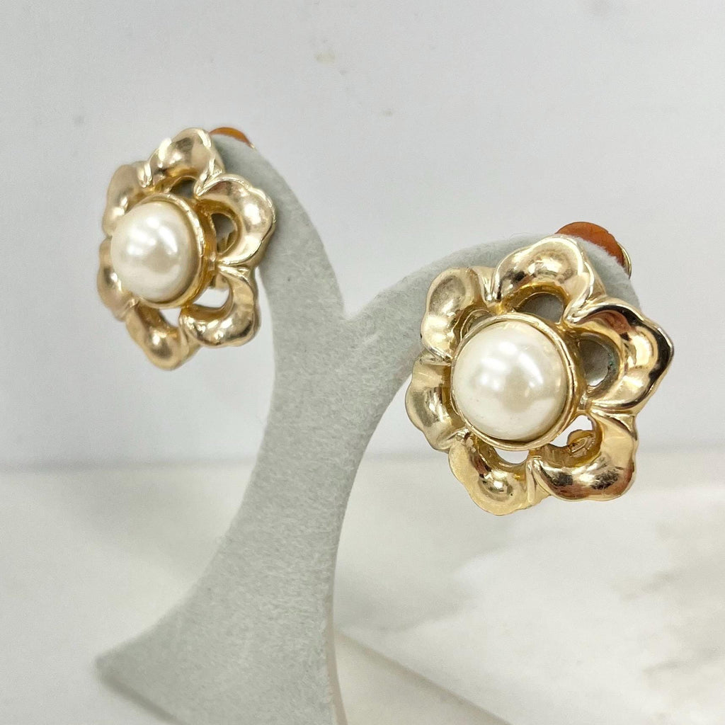 Vintage Gold Tone Large Flower & Faux Pearl Clip On Earrings 1970’s - 1980’s MillyOliverVintage