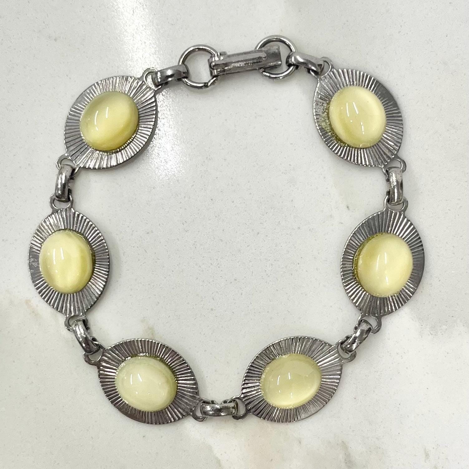 Yellow Uranium Glass Cabochon Silver Tone Bracelet UV Reactive Glowing Jewellery MillyOliverVintage