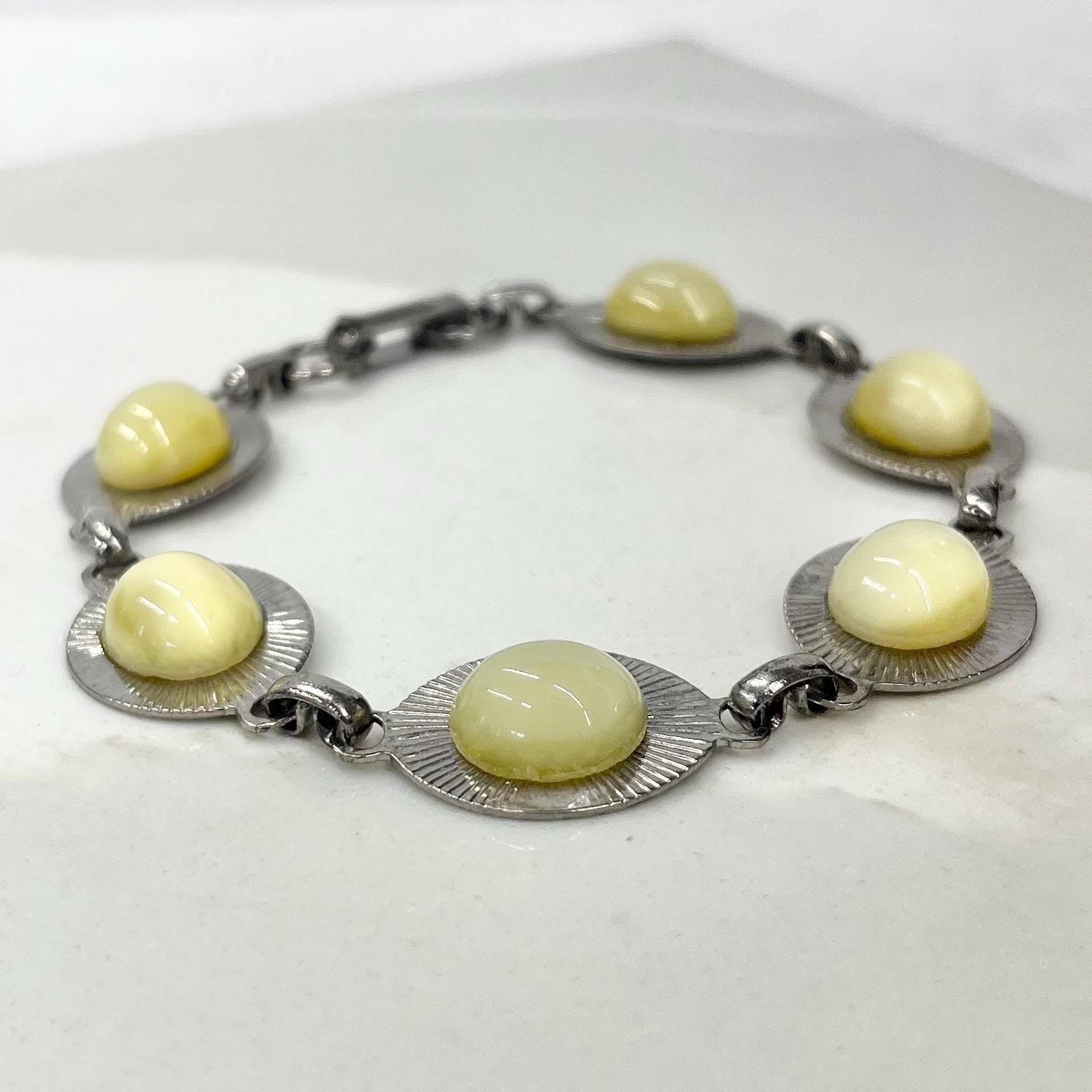 Yellow Uranium Glass Cabochon Silver Tone Bracelet UV Reactive Glowing Jewellery MillyOliverVintage