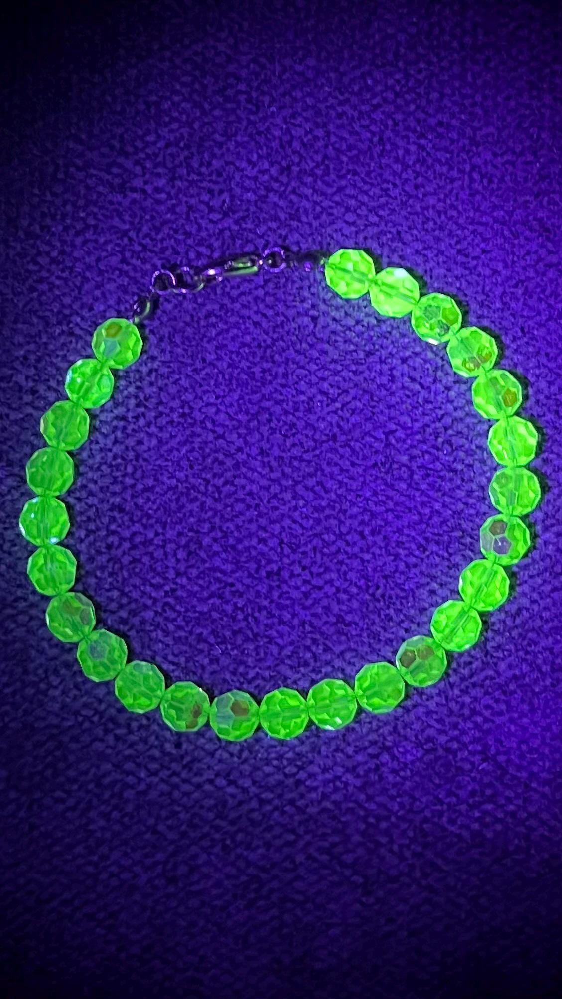 Green Uranium Glass Crystal Bead Bracelet UV Reactive Glow Jewellery MillyOliverVintage