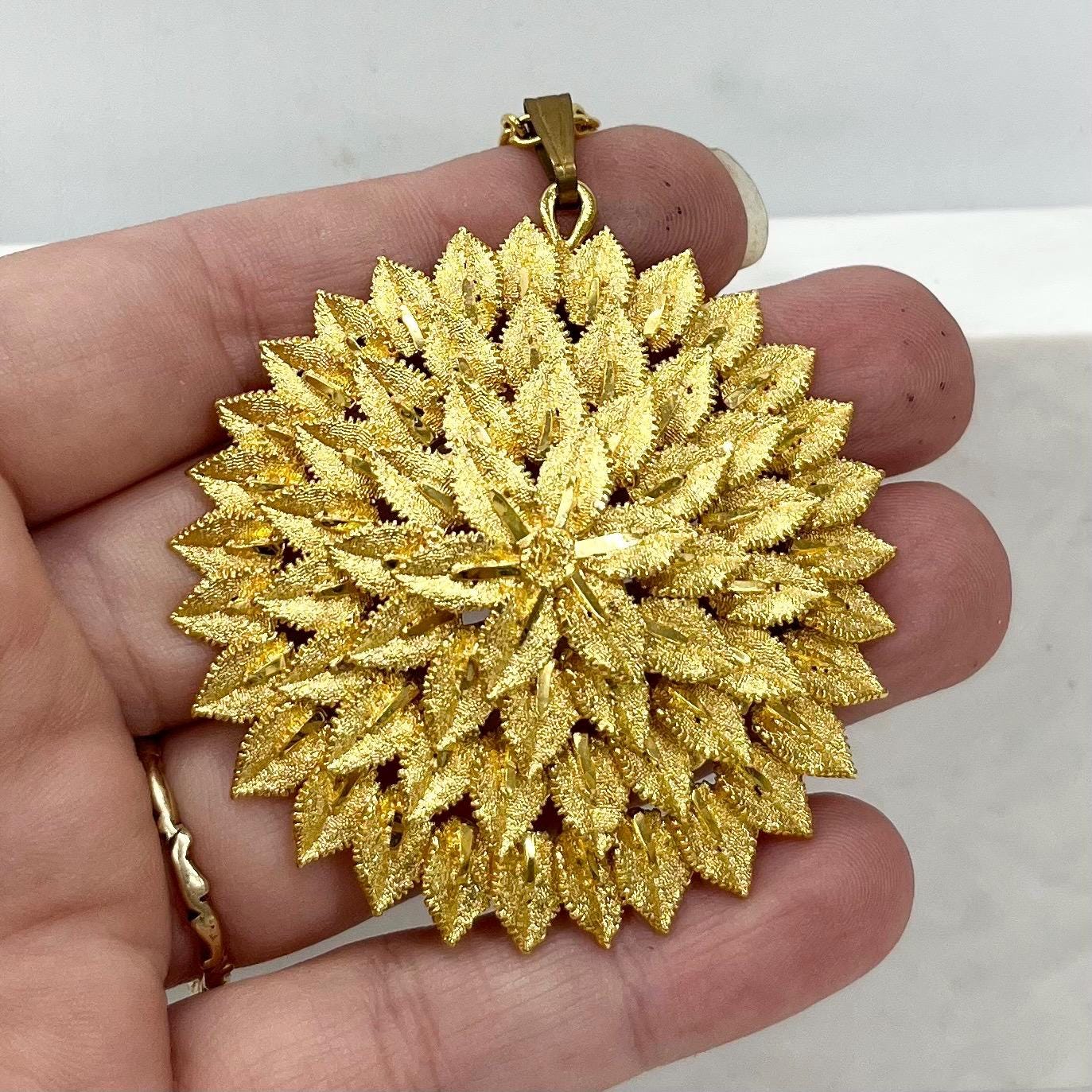 Vintage 1970‘s Gold Plate Brutalist Large Stratton Starburst Pendant Necklace with a 26” Curb Chain MillyOliverVintage