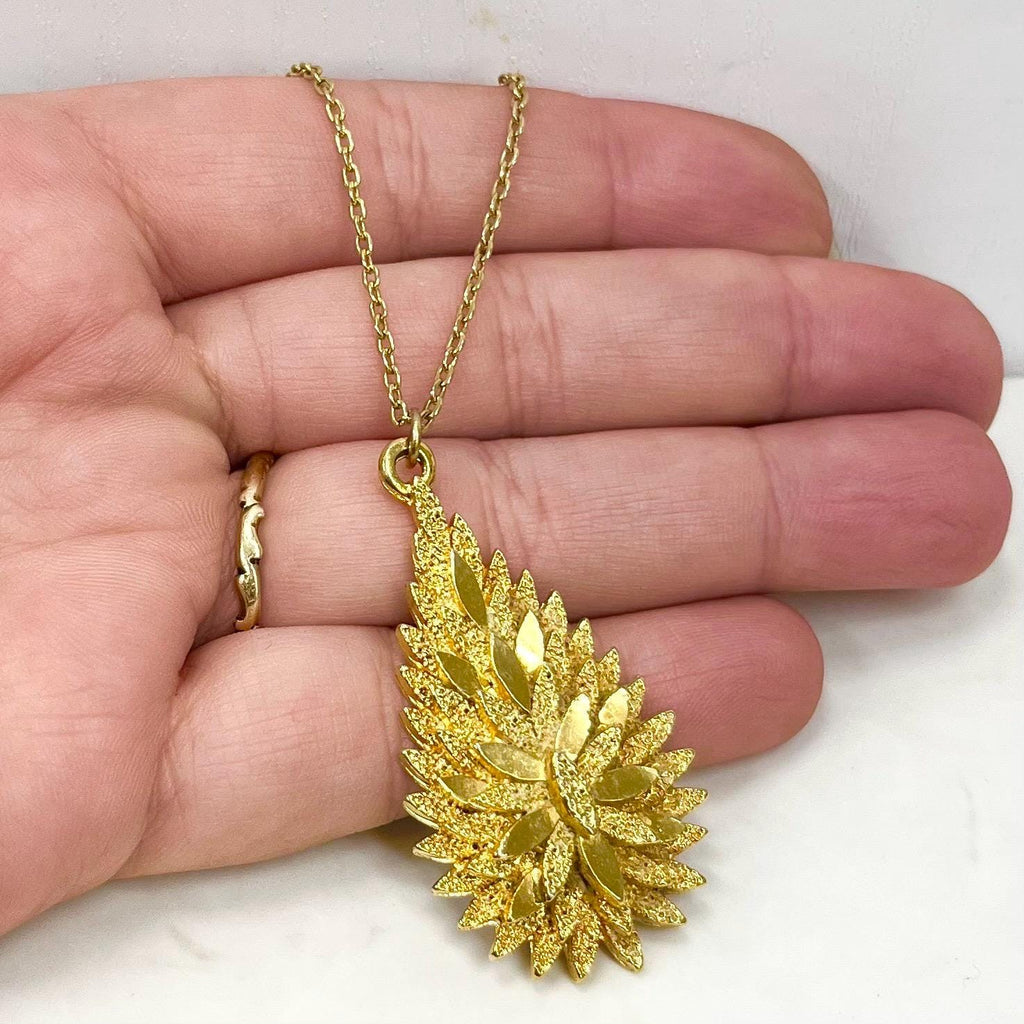 Vintage 1970‘s Gold Plate Brutalist Stratton Starburst Teardrop Pendant Necklace with a 22” Curb Chain MillyOliverVintage