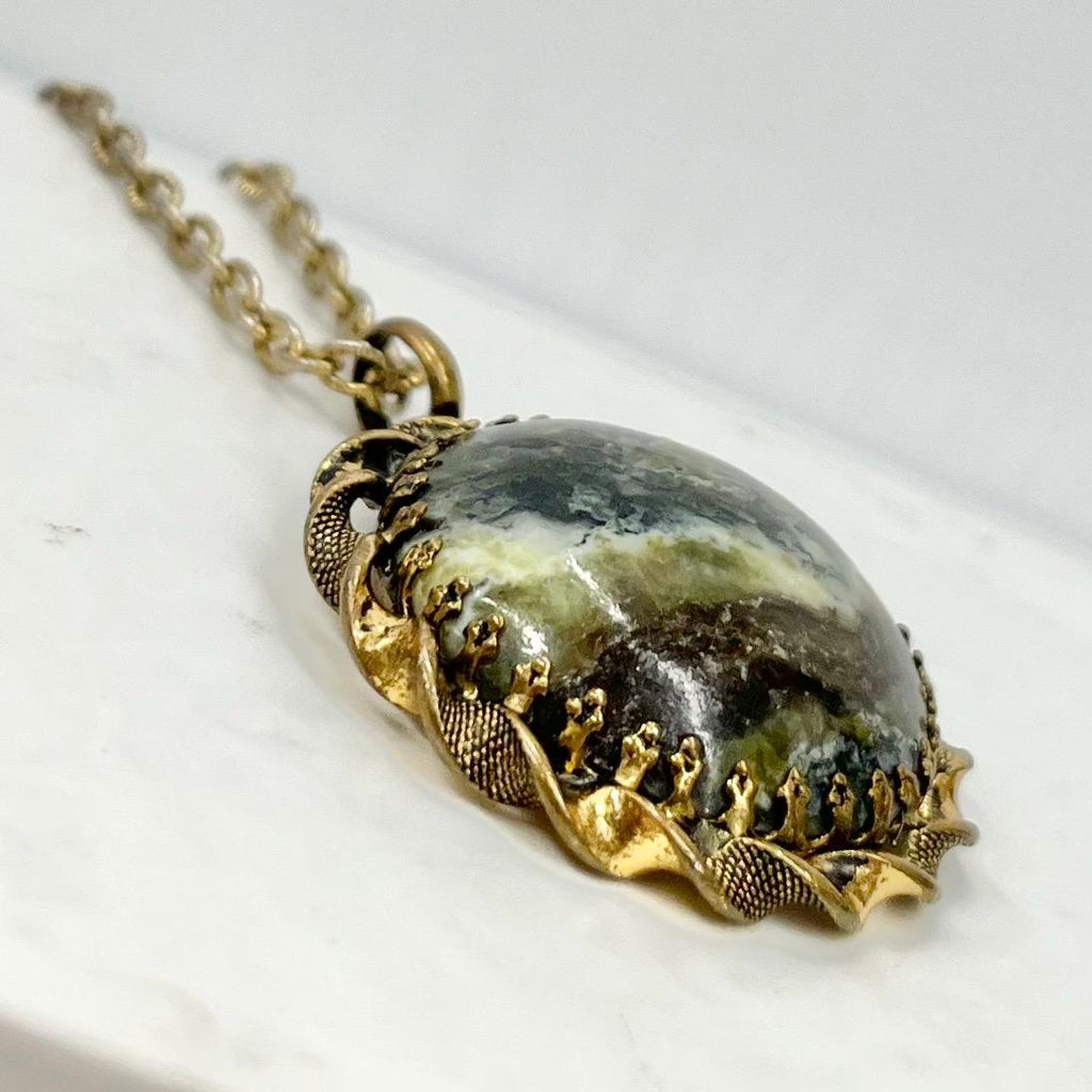 Vintage 1960‘s Gold Plate Green Agate Cabochon Pendant Necklace 27” Rope Chain MillyOliverVintage