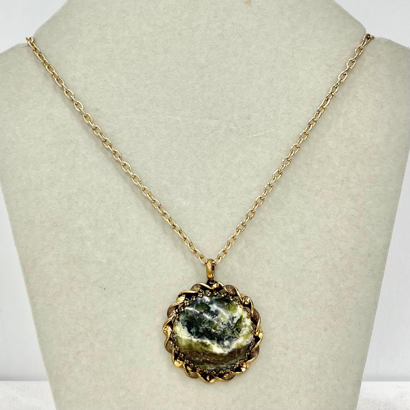 Vintage 1960‘s Gold Plate Green Agate Cabochon Pendant Necklace 27” Rope Chain MillyOliverVintage