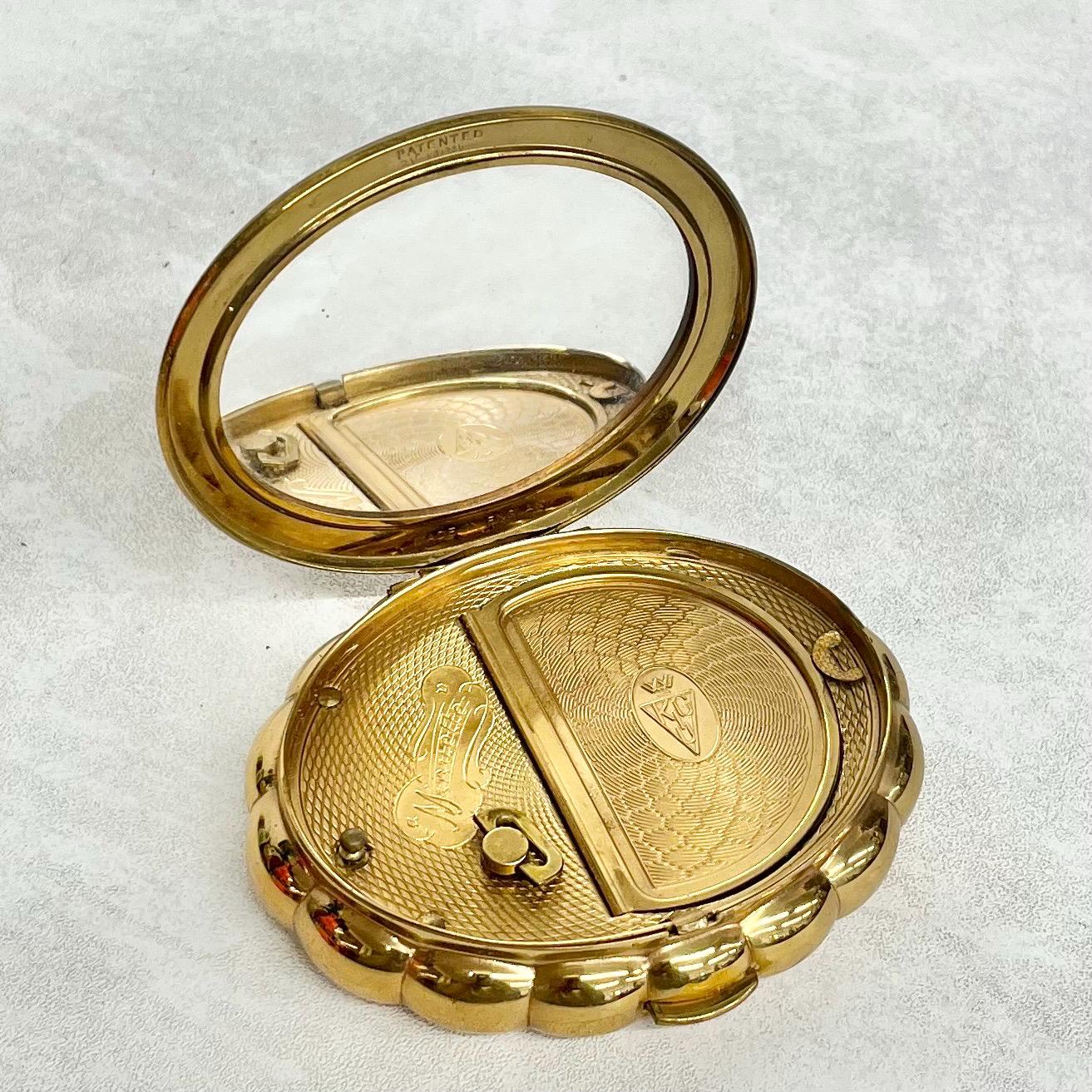 Kigu Makeup Compact Music Box 1950’s 1960’s Gold Tone Engine Turned Plays Minuette - Vintage MillyOliverVintage