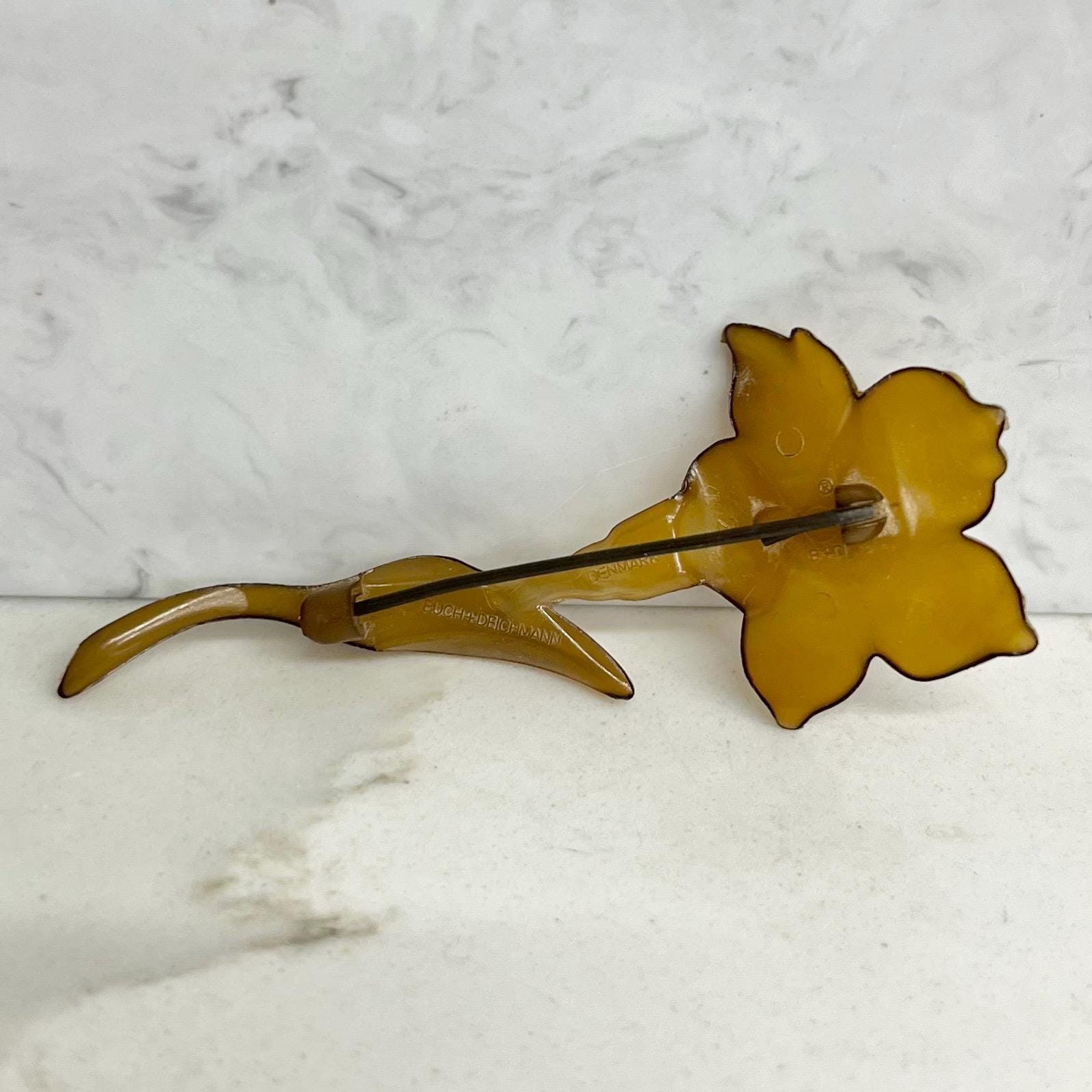Vintage Tan Bakelite Flower Brooch by Buch & Deichmann MillyOliverVintage