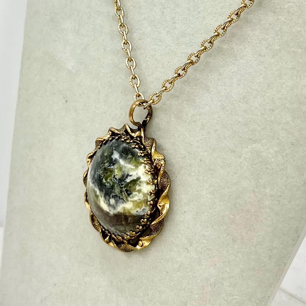 Vintage 1960‘s Gold Plate Green Agate Cabochon Pendant Necklace 27” Rope Chain MillyOliverVintage