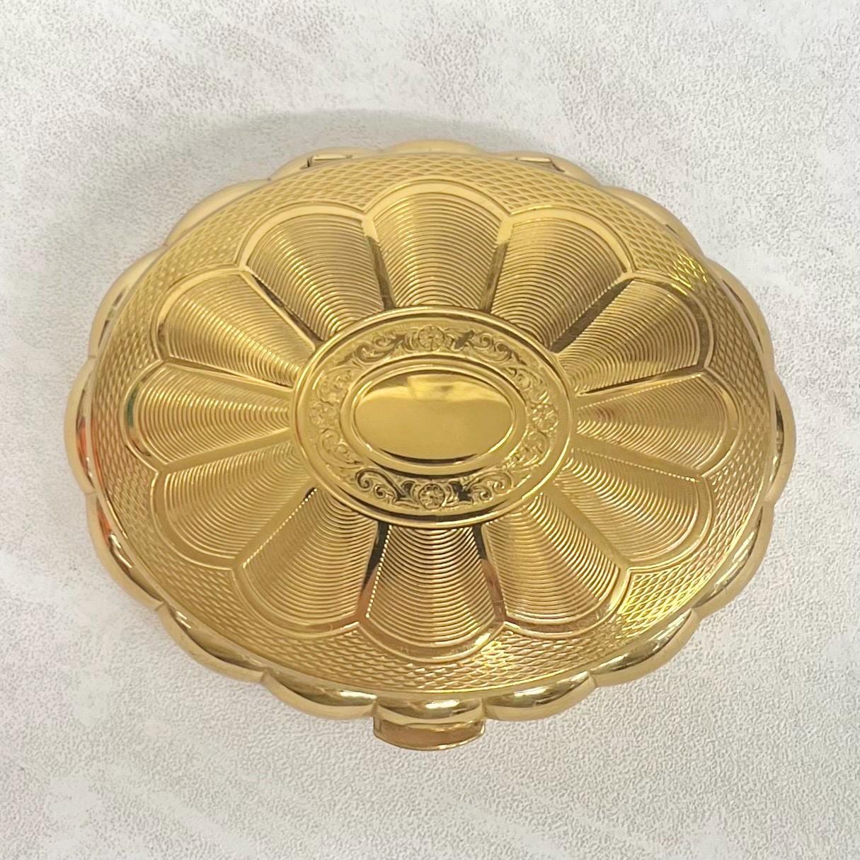 Kigu Makeup Compact Music Box 1950’s 1960’s Gold Tone Engine Turned Plays Minuette - Vintage MillyOliverVintage