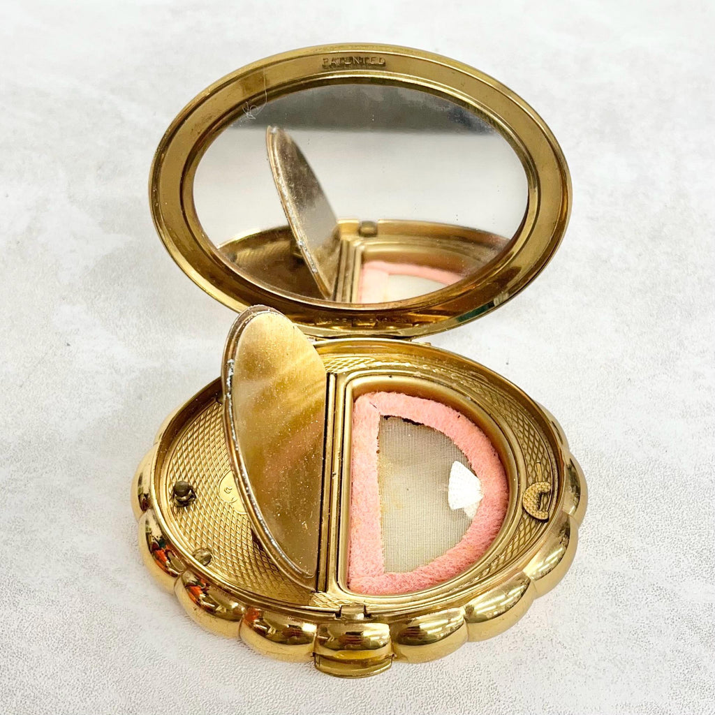 Kigu Makeup Compact Music Box 1950’s 1960’s Gold Tone Engine Turned Plays Minuette - Vintage MillyOliverVintage