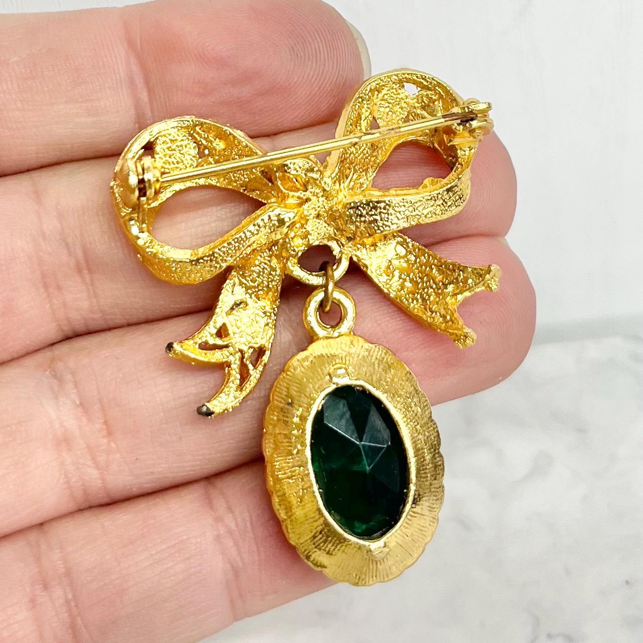 Emerald Green Drop Bow Brooch : Vintage Gold Tone Bow with an Emerald Green Faceted Glass Drop MillyOliverVintage