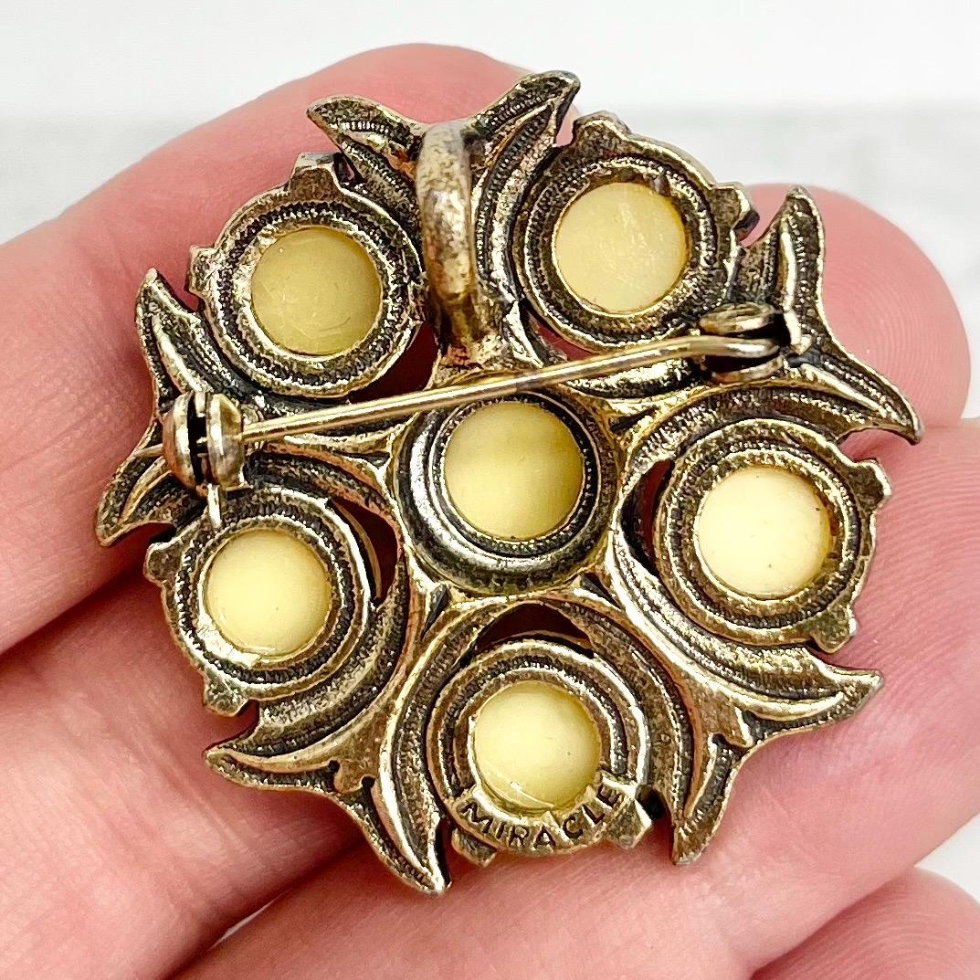 Yellow Miracle Brooch / Pendant Gold Tone with Uranium Glass Cabochon Stones : Vintage UV Reactive Jewellery MillyOliverVintage