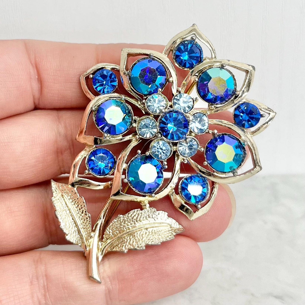 Large Blue Crystal Flower / Daisy Brooch : Vintage Gold Tone Starement Brooch Super Sparkly MillyOliverVintage