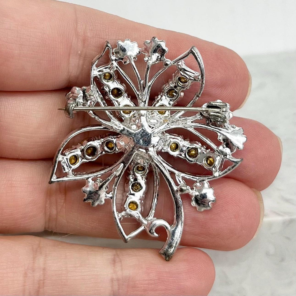 Blue Crystal Flower / Daisy Brooch : Vintage Silver Tone Brooch Super Sparkly MillyOliverVintage