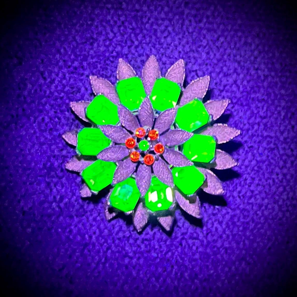 Green Uranium Crystal Sunflower Brooch : Vintage UV Reactive Gold Tone Jewellery Signed Hollywood MillyOliverVintage