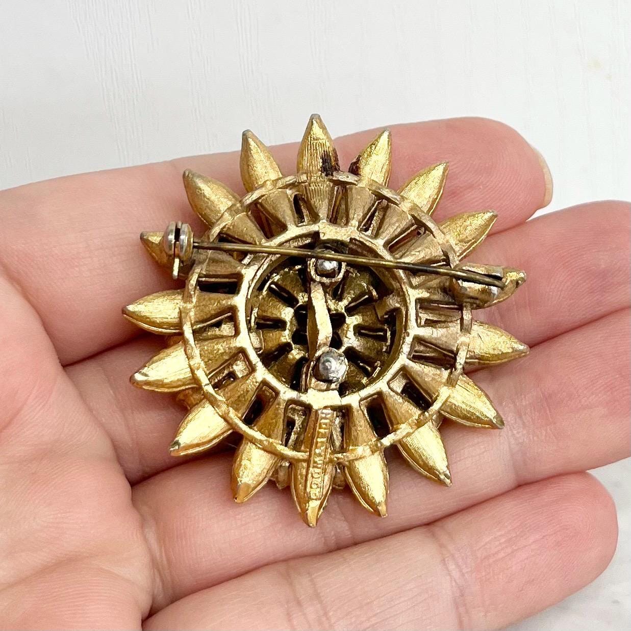 Green Uranium Crystal Sunflower Brooch : Vintage UV Reactive Gold Tone Jewellery Signed Hollywood MillyOliverVintage