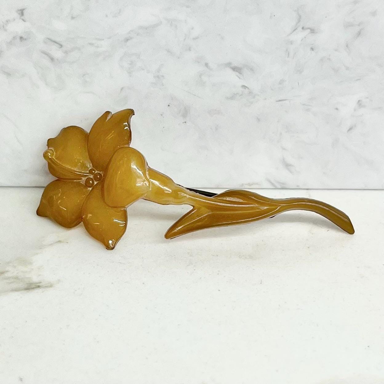 Vintage Tan Bakelite Flower Brooch by Buch & Deichmann MillyOliverVintage