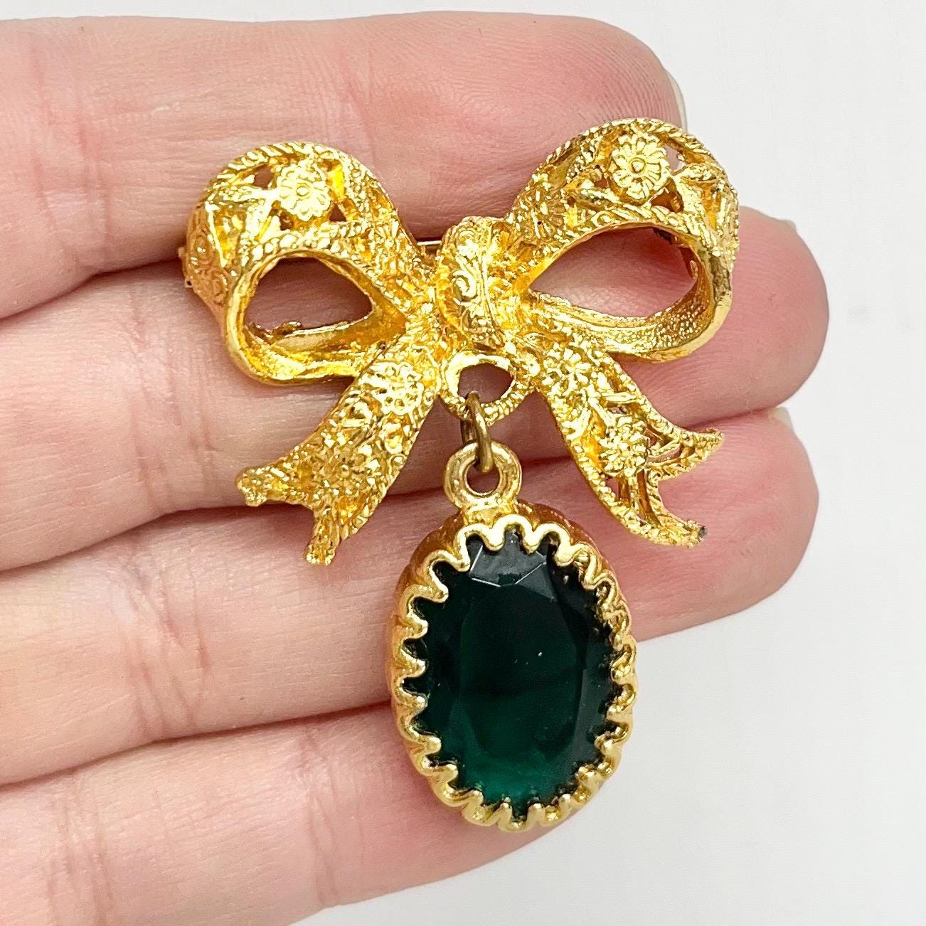 Emerald Green Drop Bow Brooch : Vintage Gold Tone Bow with an Emerald Green Faceted Glass Drop MillyOliverVintage